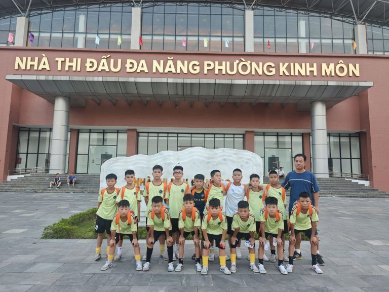 Trung tâm bóng đá cộng đồng B&T Yên Bái